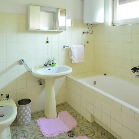 Apartment In 33114