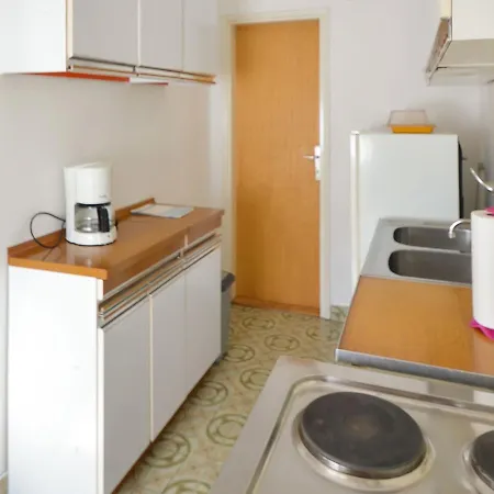 Apartment In 33114 *